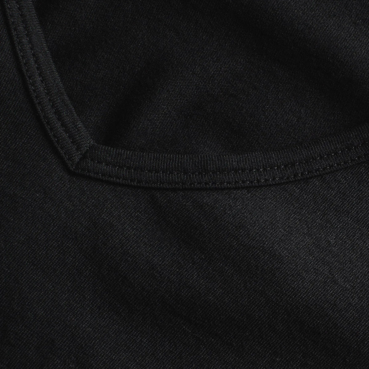 The Elle V-Neck Tee in Noir