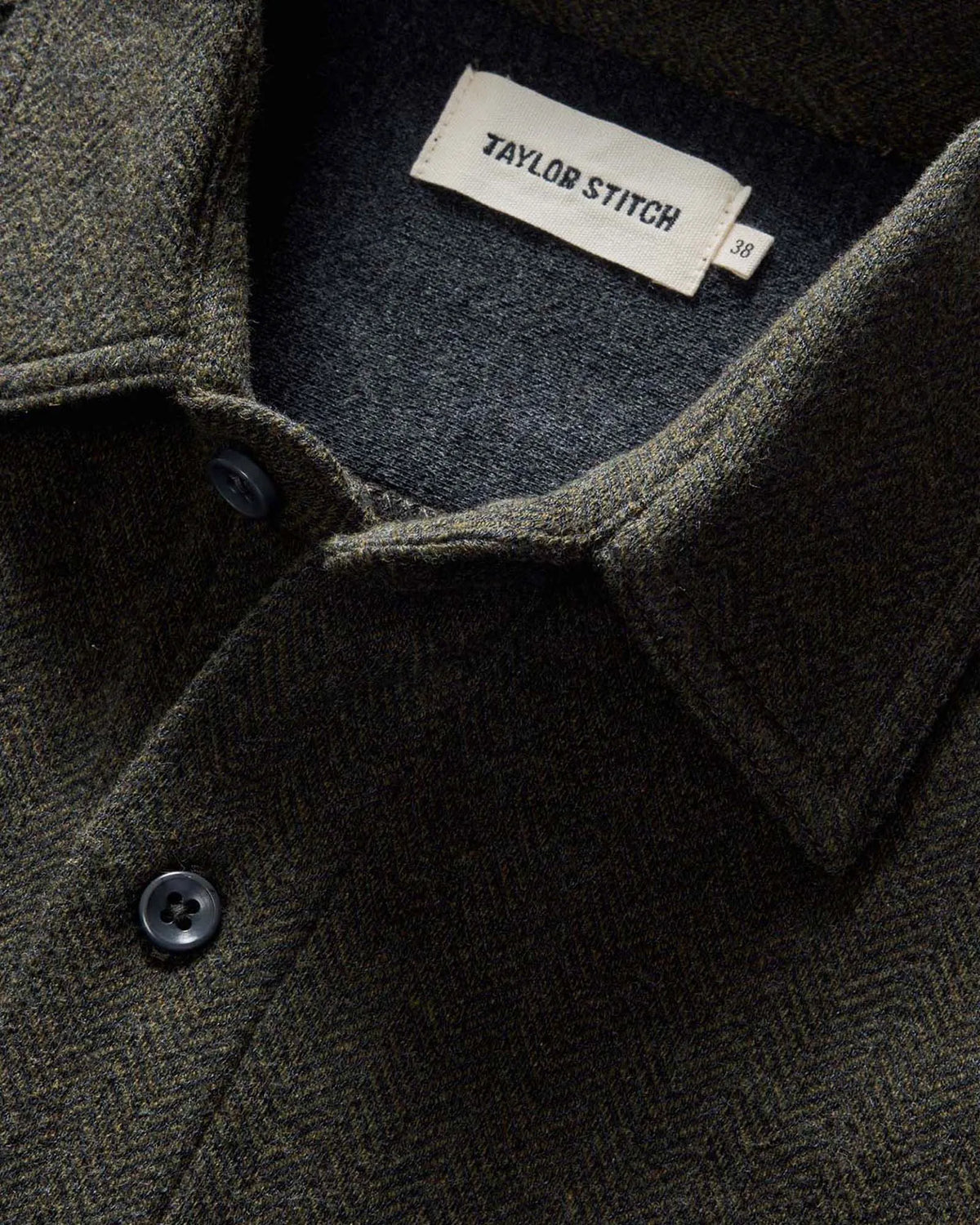 The Coastline Knit Shirt in Heather Army