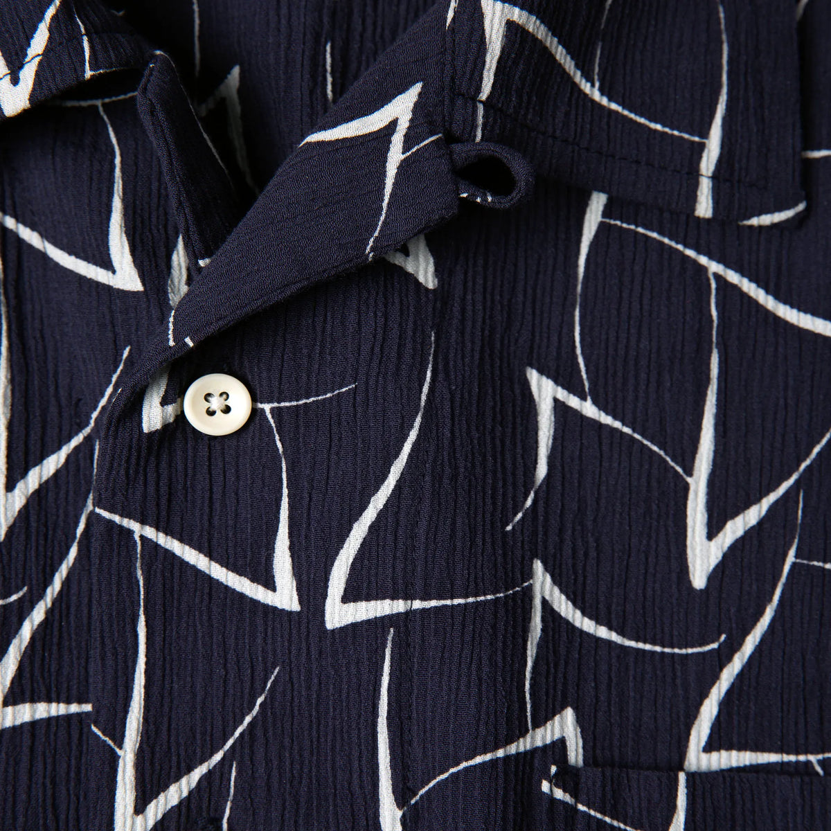 The Short Sleeve Hawthorne in Dark Navy Seagull