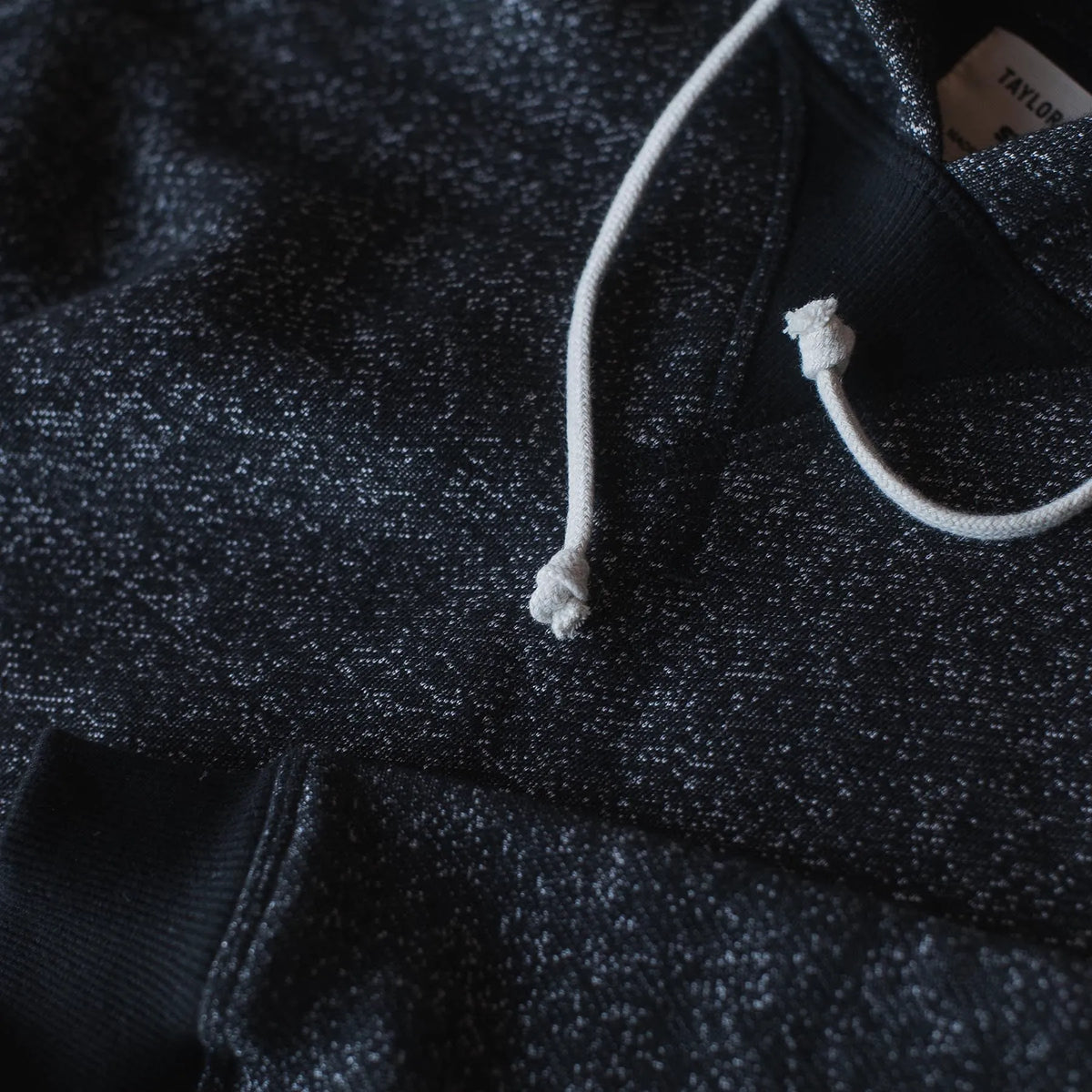 The Women's Apres Hoodie in Salt and Pepper Fleece