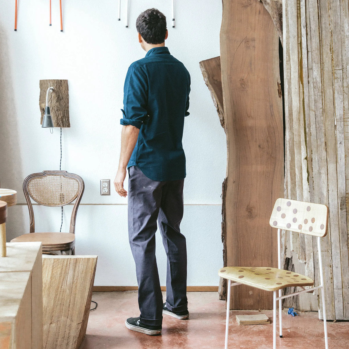 The Slim Chino in Organic Charcoal