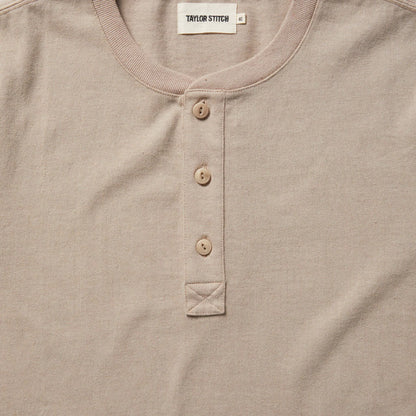 The Short Sleeve Heavy Bag Henley in Sand