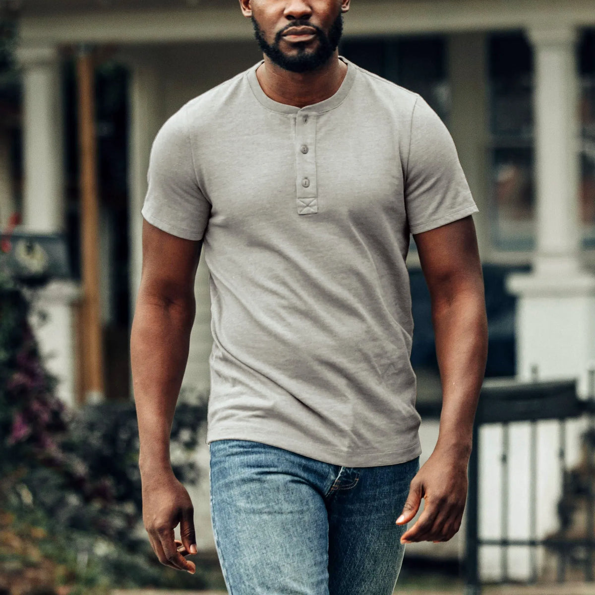 The Short Sleeve Heavy Bag Henley in Fog
