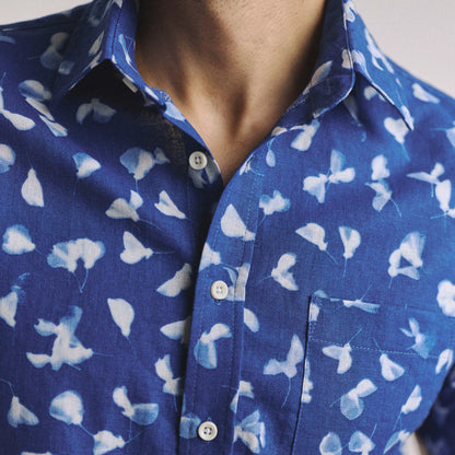 The Short Sleeve California in Dark Navy Ginkgo