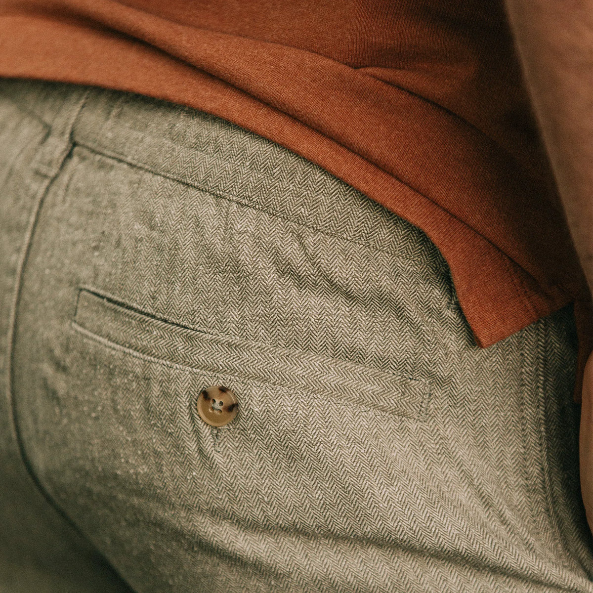 The Easy Short in Olive Herringbone