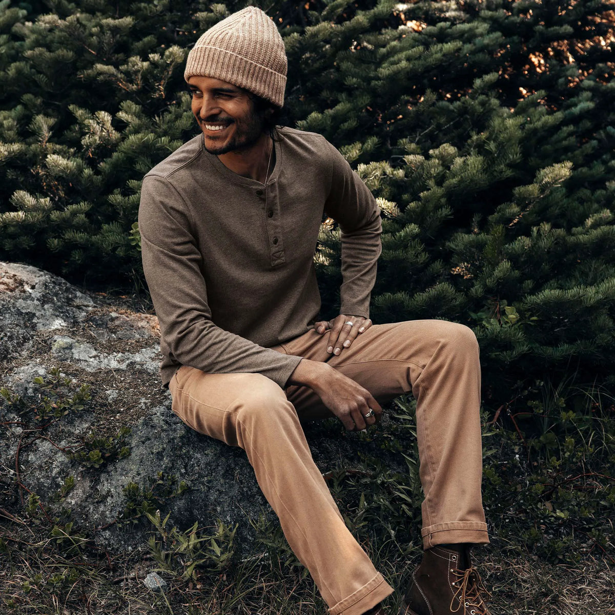The Heavy Bag Henley in Walnut