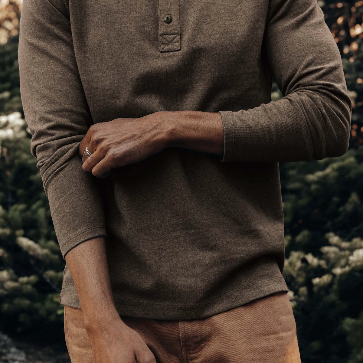 The Heavy Bag Henley in Walnut
