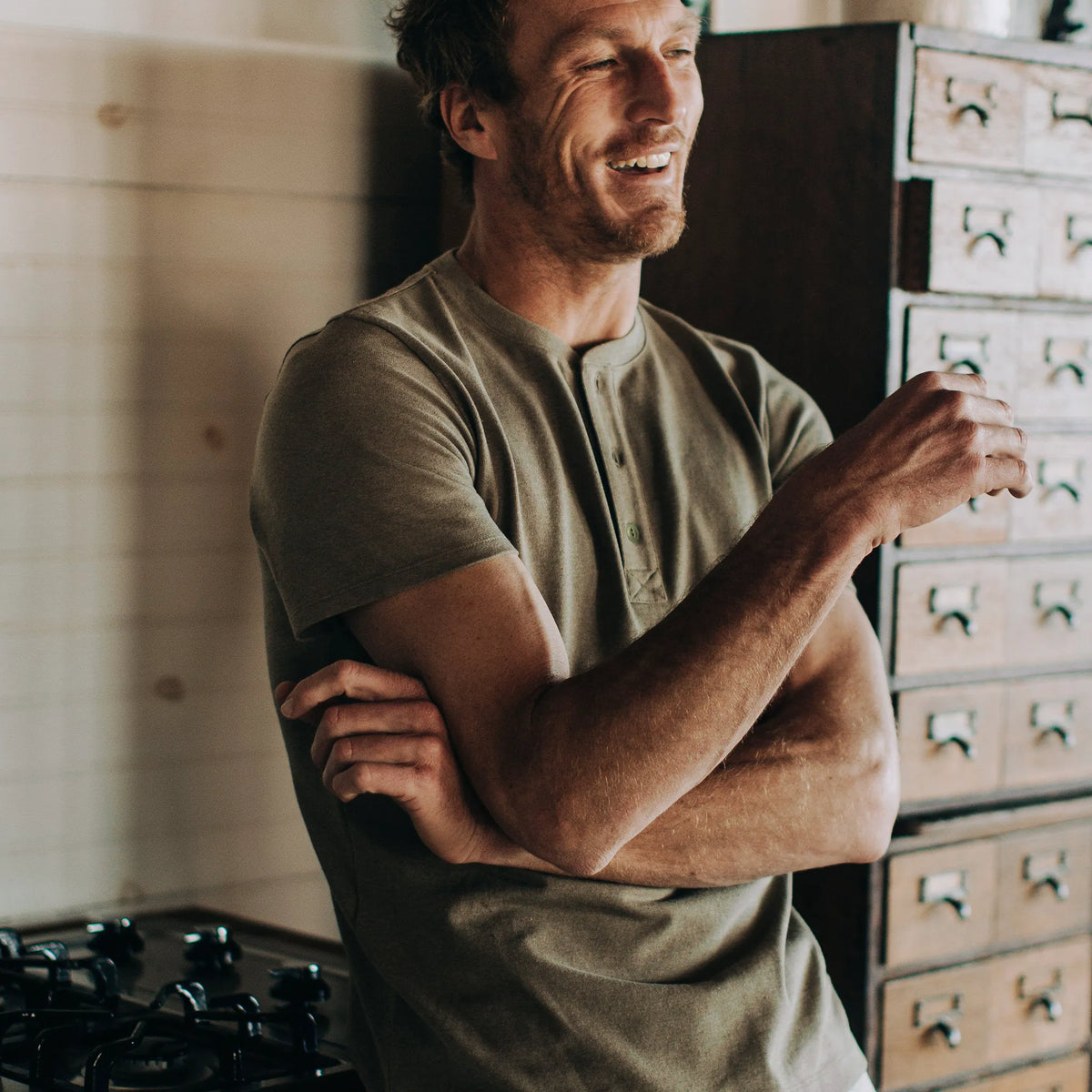 The Short Sleeve Heavy Bag Henley in Washed Olive