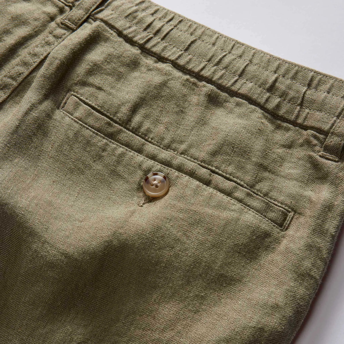 The Easy Short in Olive Linen