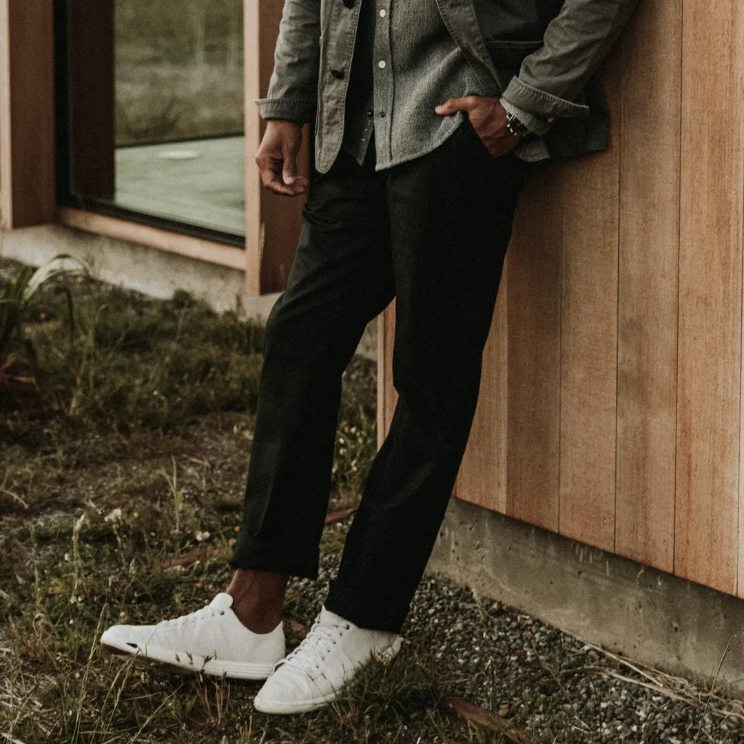 The Slim Chino in Organic Coal