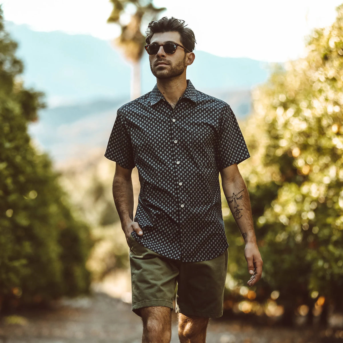 The Short Sleeve Hawthorne in Navy Floral