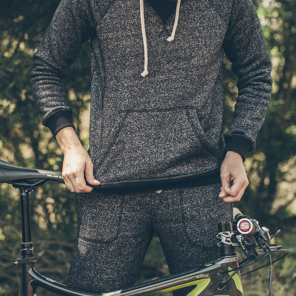 The Women's Apres Hoodie in Salt and Pepper Fleece