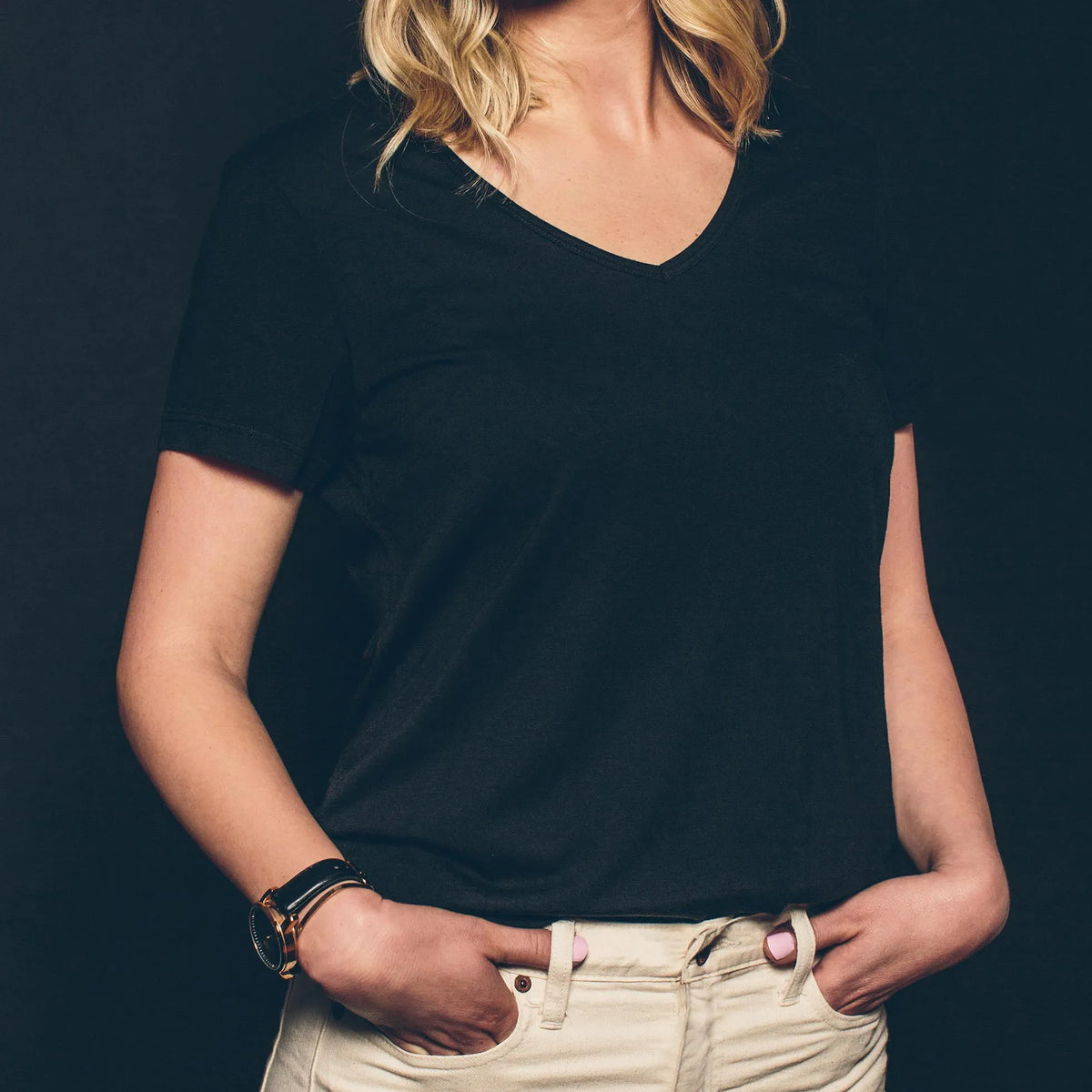 The Elle V-Neck Tee in Noir